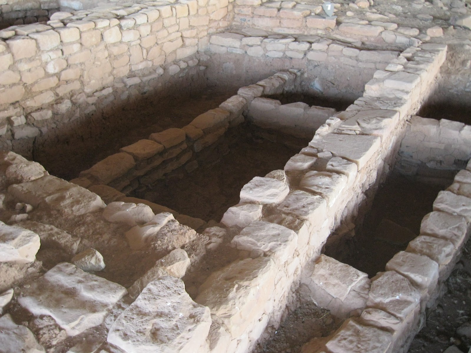 Four Corners HikesMesa Verde Badger House Trail on Wetherill Mesa