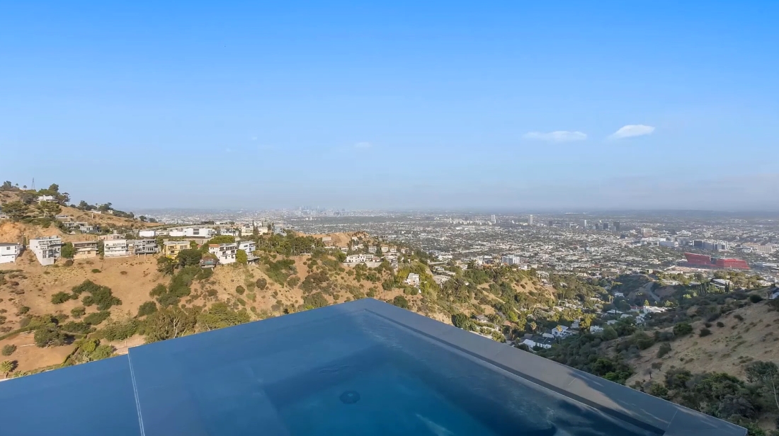 31 Interior Design Photos vs. 1616 Blue Jay Way, Los Angeles Luxury Home Tour