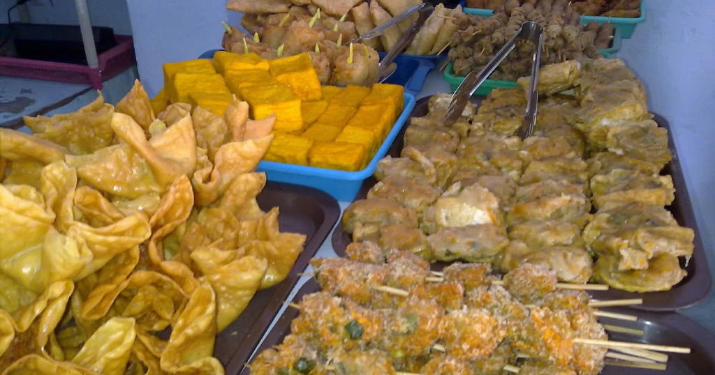 Warung Gorengan, Peluang Usaha bagi Ibu Rumah Tangga - Revolutn.com