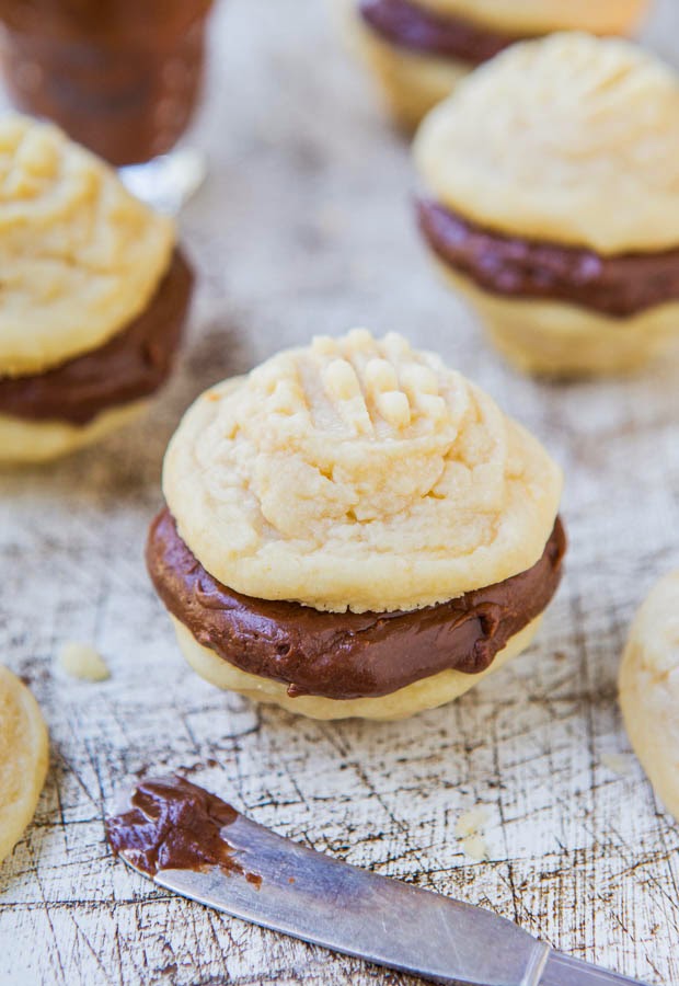 Vanilla Melting Moments Sandwich Cookies with NutellaCream Cheese