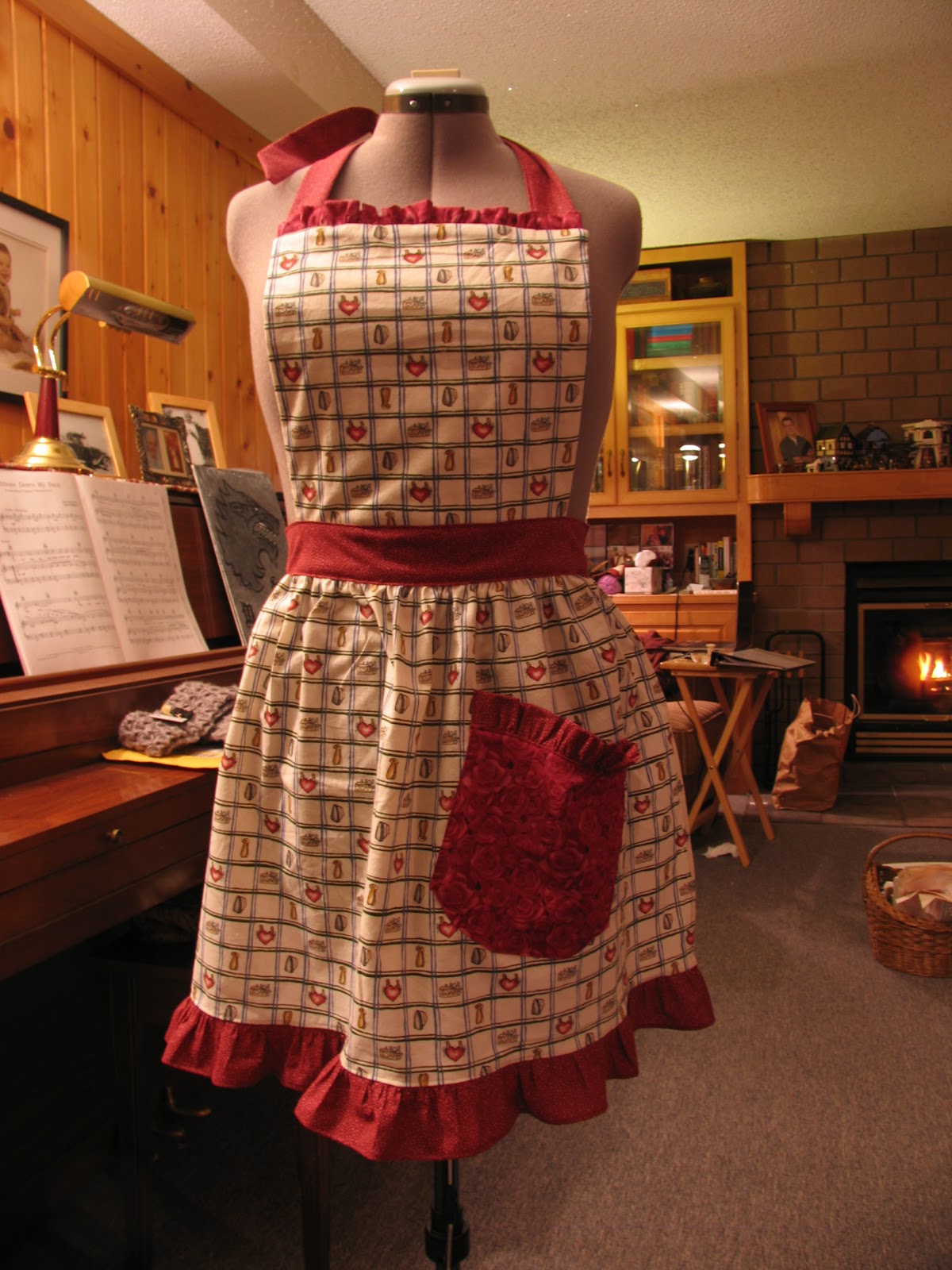Confessions of a Seamstress Cute Housekeeping, or How to Make an Apron