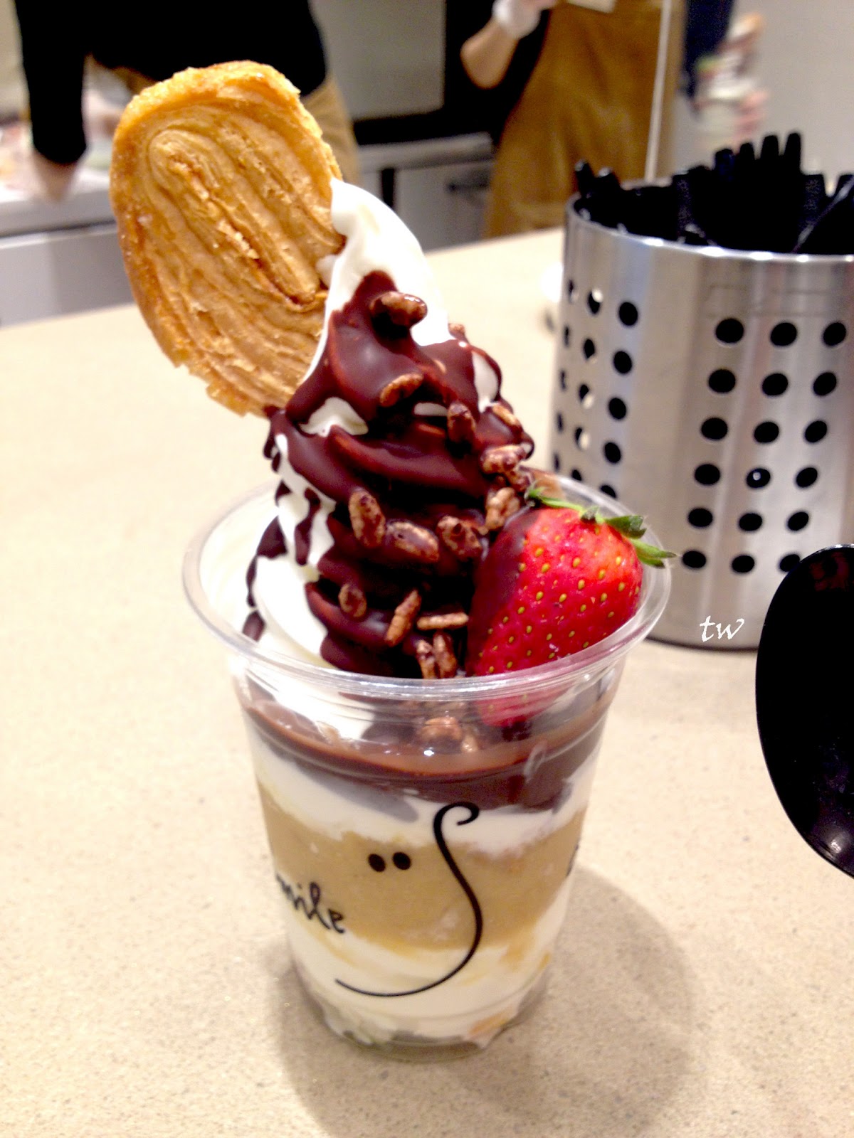 PartyStuff Hong Kong Smile Yogurt The frozen yogurt means to make