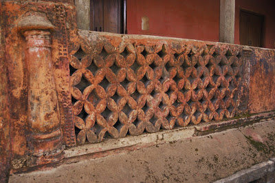 Design on the parapet wall of Tipu Sultan's lodge at Nandi Hill Tipu palace, Tipu summer lodge, Nandi fort, nandi hills, bangalore tourism, nandi durga, bangalore hill station, bangalore forest, bangalore wilderness, chikka ballapur, incredible india, bengaluru