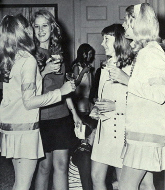 39 Vintage Snapshots Capture Teenage Parties During the 1960s and 1970s ...