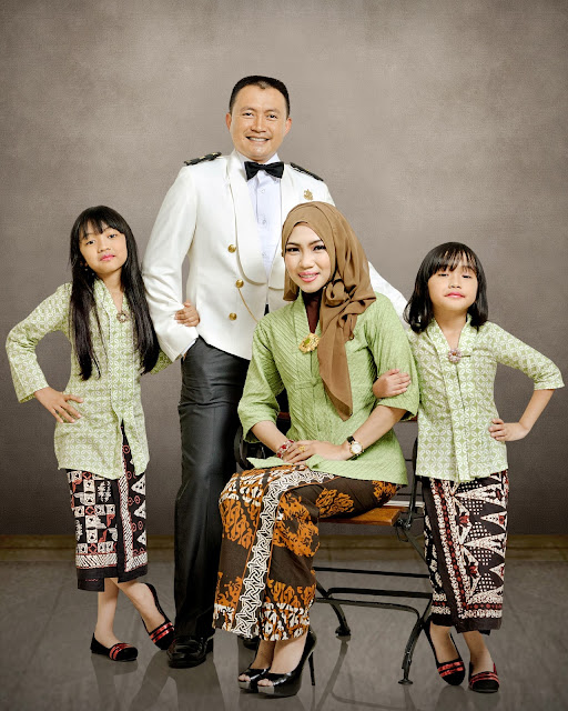 Hi..., I am Sari Family Potrait at Jonas Photo Semarang