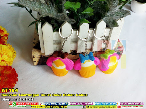 Souvenir Gantungan Kunci Cake Bahan Gabus