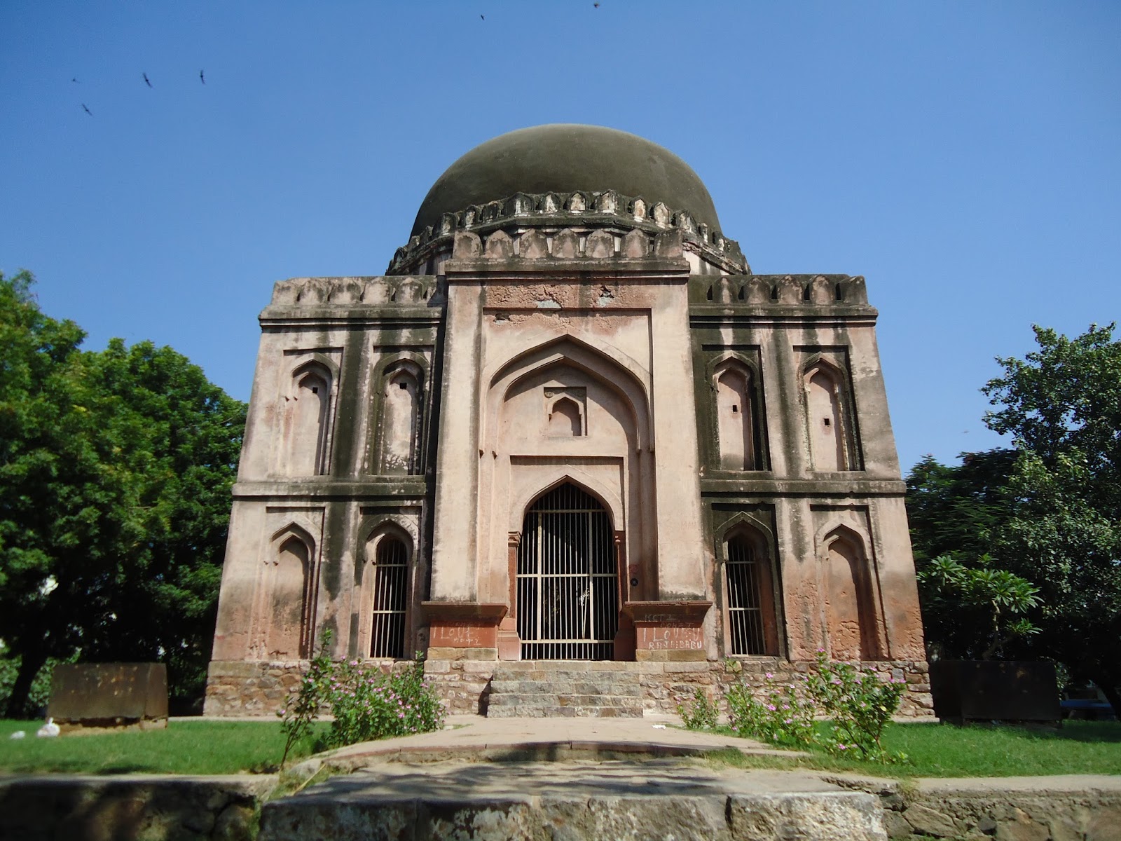 Delhi Heritage Kale Khan Tomb, South Extension, New Delhi.