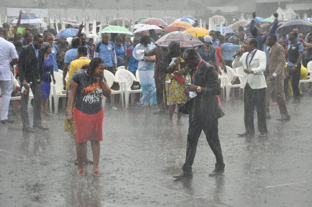 Apostle Suleman Preaches Under The Rain In Lagos (Photos) Apostle Suleman Preaches Under The Rain In Lagos (Photos)