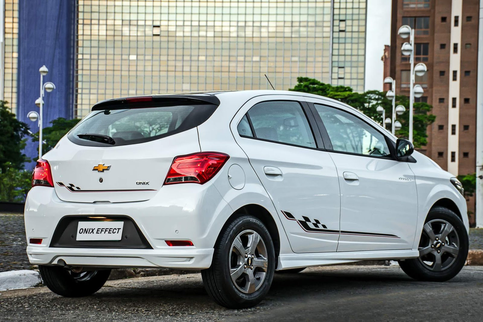 Chevrolet Onix 2018 ganha versão enfeitada Effect preços