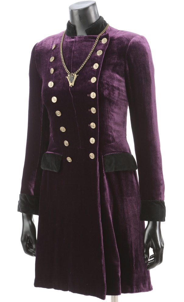 Hollywood Movie Costumes and Props: Top Picks from The Twilight Saga  auction...
