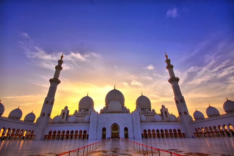 Sheikh Zayed Grand Mosque, Abu Dhabi, UAE - Top 10 Beautiful Temples