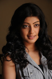 Pranitha New Cute Images [Searchind.blogspot.com]