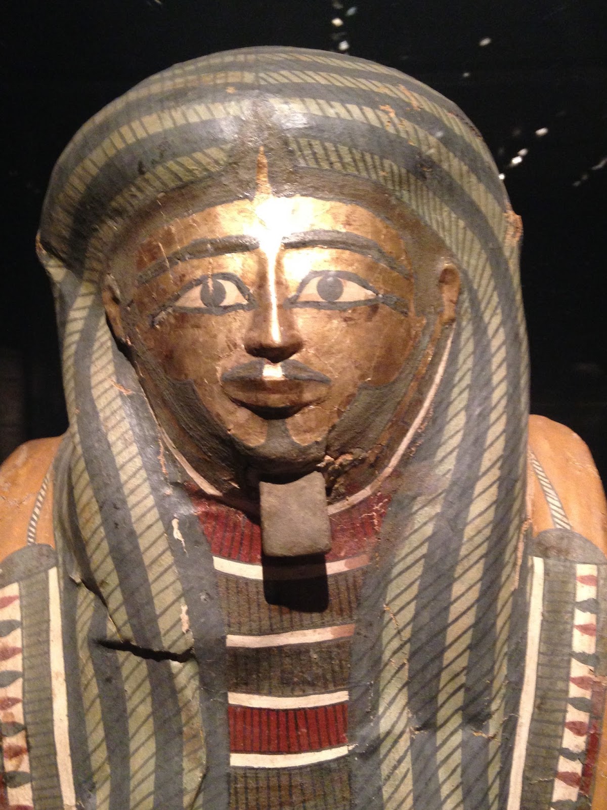 the back of mummy gold mask