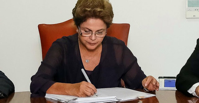 Resultado de imagem para Dilma sanciona projeto da repatriação de dinheiro mantido no exterior