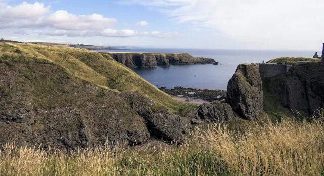 Things to do near Aberdeen Scotland: walk from Dunnottar Castle to Stonehaven