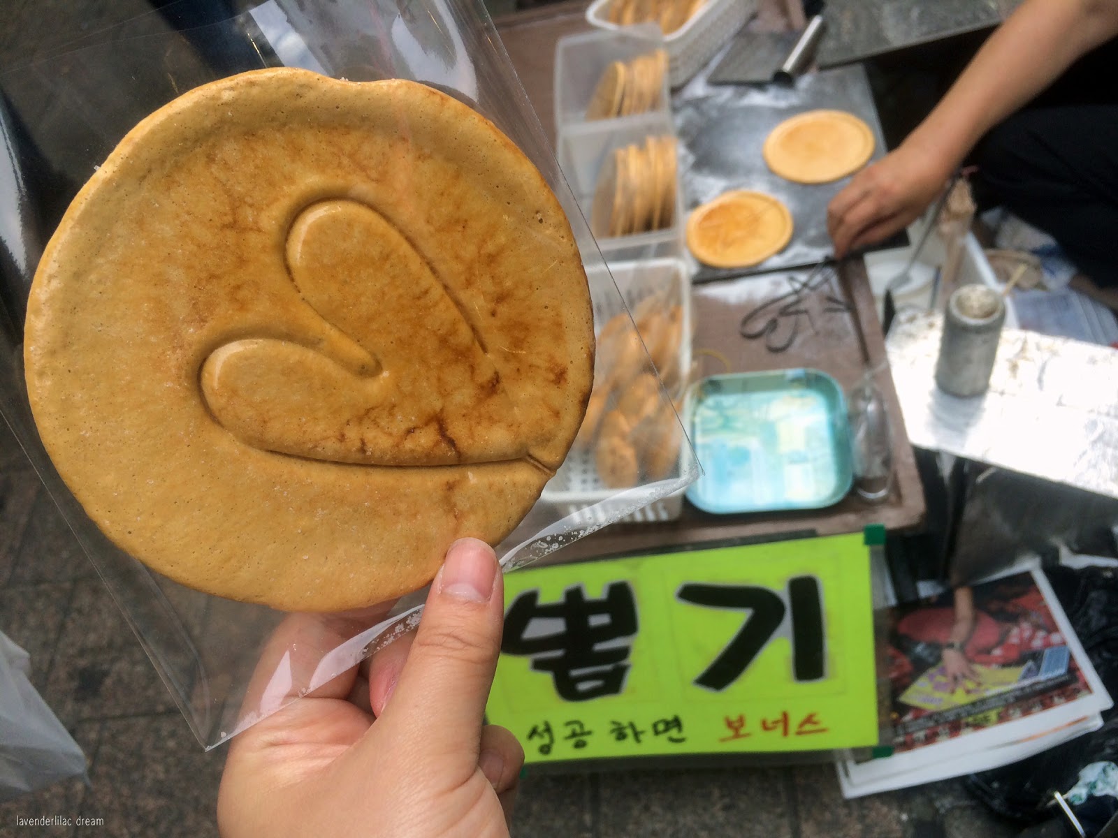 South Korea, Seoul, Myeongdong, YISS 2014, Heart Bbopki