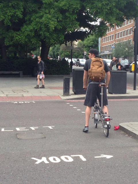 20 Junio - Nueva Foto de Rob ayer, pedaleando por Londres!!! (19 Junio 2016) 13501813_502206726635216_384392754096185066_n