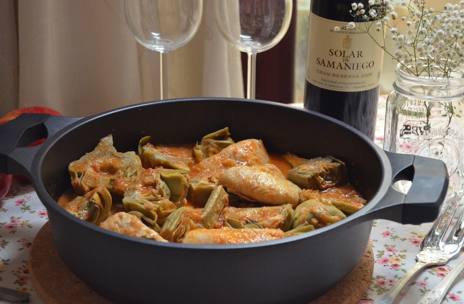 Guiso de alcachofas con merluza. Cuchillito y Tenedor