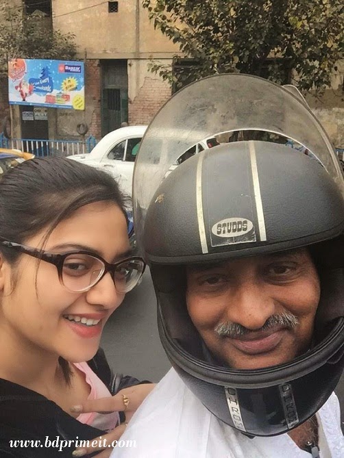 Nusrat Jahan with father