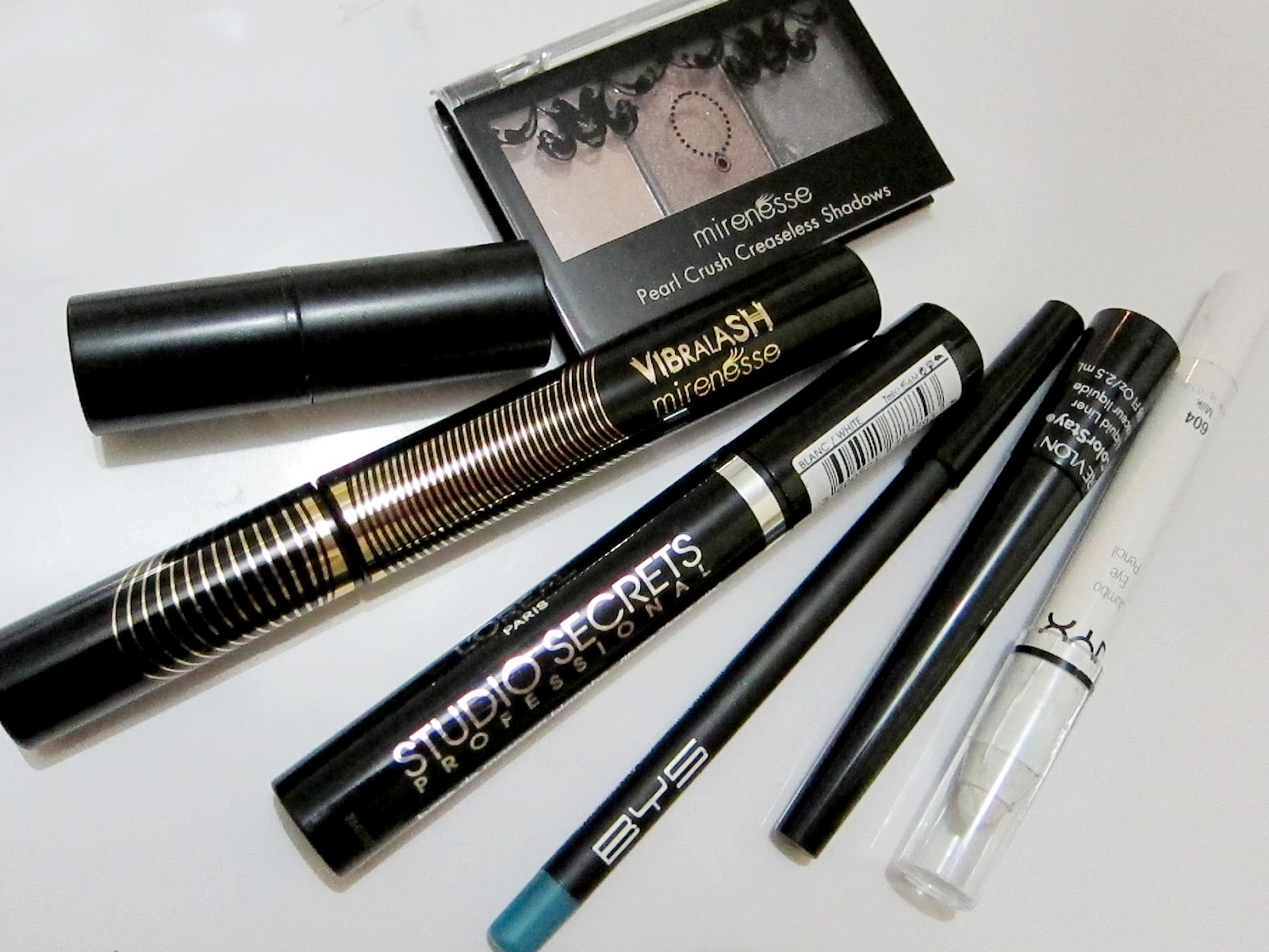 Video Tutorial Wearable Coloured Eyeliner Makeup