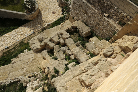 Βωμός Της θεάς Αθηνάς που Βρέθηκε Στη Πόλη Κάστρο της Μ.Ελλάδας Βωμός Της θεάς Αθηνάς που Βρέθηκε Στη Πόλη Κάστρο της Μ.Ελλάδας