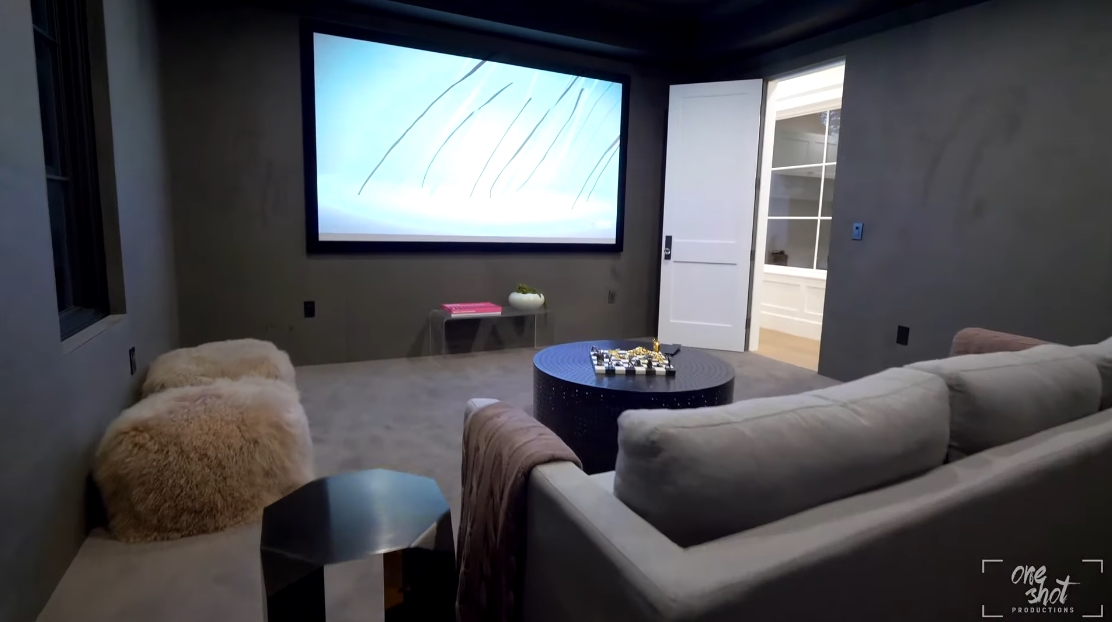 Tour 4639 Balboa Ave, Encino vs. 35 Interior Design Photos