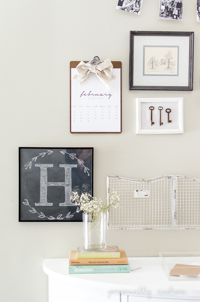 How to make your own framed chalkboard with a hand-drawn chalk monogram | personallyandrea.com