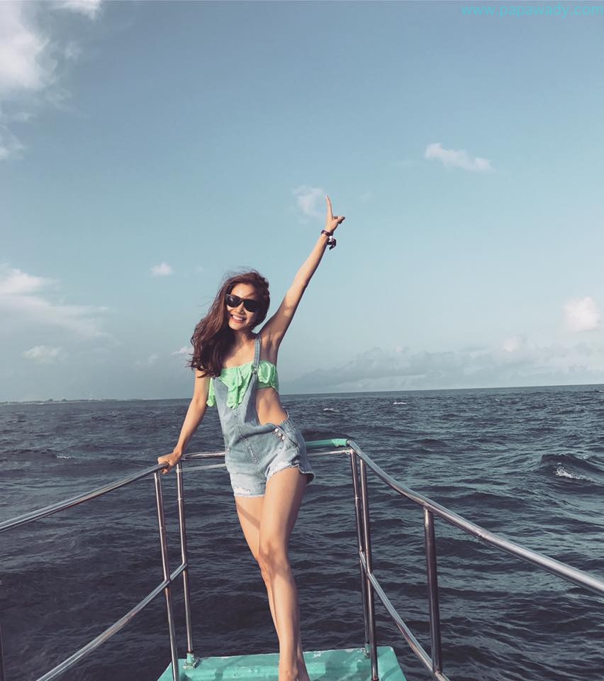 Awn Seng In Maldives : Posing At The Beach With Different Outfits