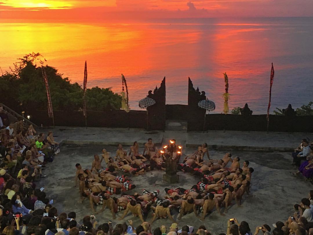 uluwatu temple sunset and kecak fire dance tour