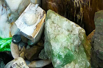 pictures of raw jade (3) pictures of raw jade (3)