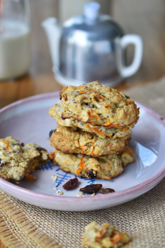 These vegan Carrot Cake Oatmeal cookies are all good things - like scrumptious, soft and chewy, moist, a little puffy and cake-like. With raisins and a hint of cinnamon, these cookies are pumped with yummy carrot cake-like flavor. dairy-free, eggless