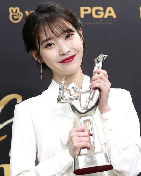The reason why IU's acceptance speech at the Golden Disk Awards was ...