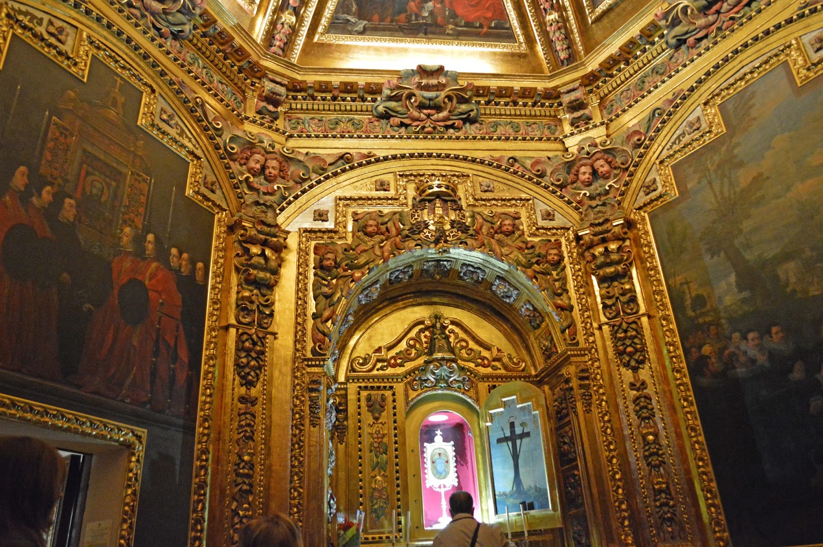 FOTOGRAFIAS DEL MUNDO Capilla de la Santa Faz en la Iglesia del