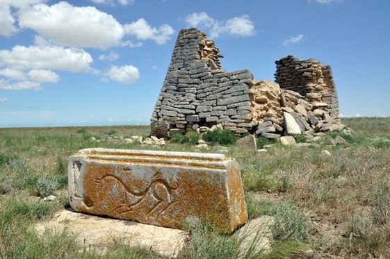 D'anciens monuments en pierre découverts près de la Mer Caspienne