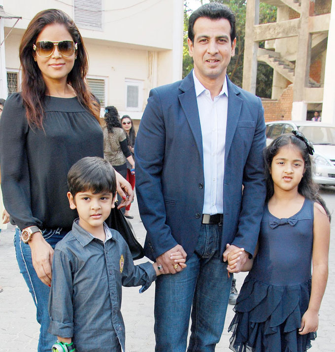 Actor Ronit Roy with his Wife Neelam Singh Roy, Kids Daughter Aador Roy & Son Agasthya Bose Roy | Actor Ronit Roy Kids Daughters Ona, Aador & Son Agasthya Photos | Family Photos | Real-Life Photos