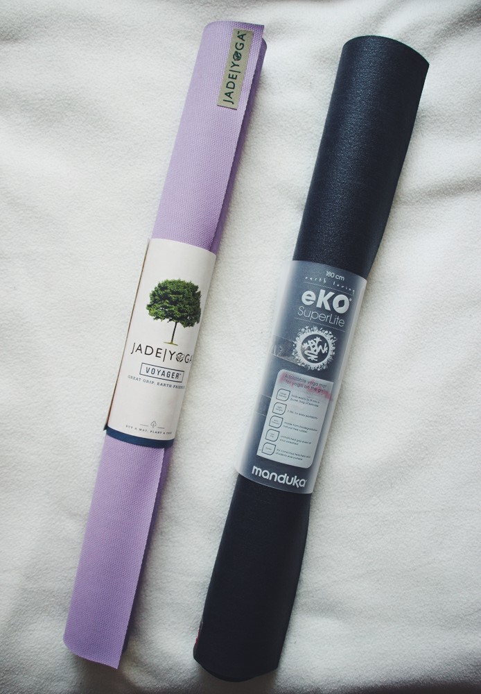 Test Yogamat Jade Yoga vs. Manduka Willa's Cherry Bomb