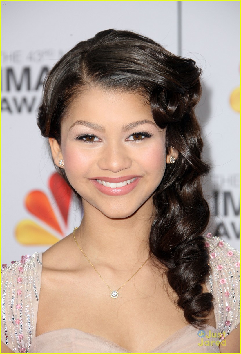 Mis Idolos Stars Zendaya en los NAACP Image Awards 2012