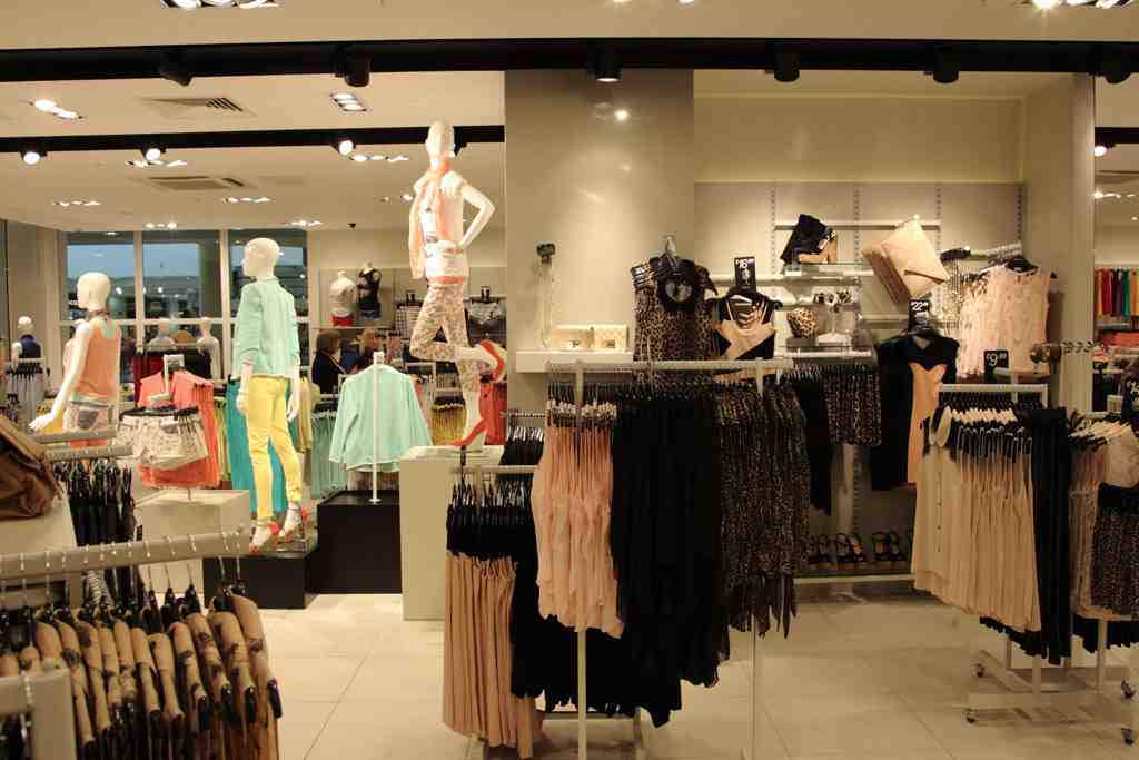 Meadowhall clothes shops Find Women's Clothes in Meadowhall Station, get reviews, directions, opening hours and payment details. Search for Women's Clothes and other retailers near you, and submit a review on cybergamesl.ga