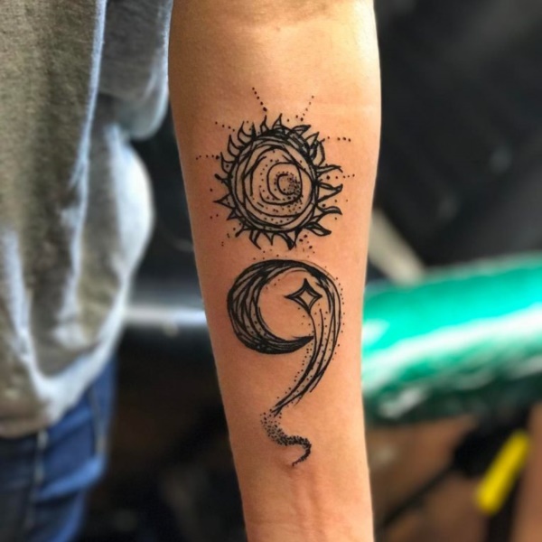 Tatuagens de ponto e virgula Tatuagens de ponto e virgula