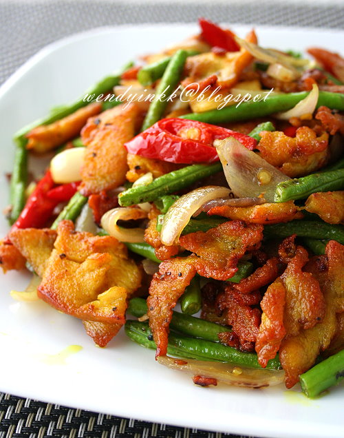 Table for 2.... or more Turmeric Stir fried Chicken ~ Ayam Goreng