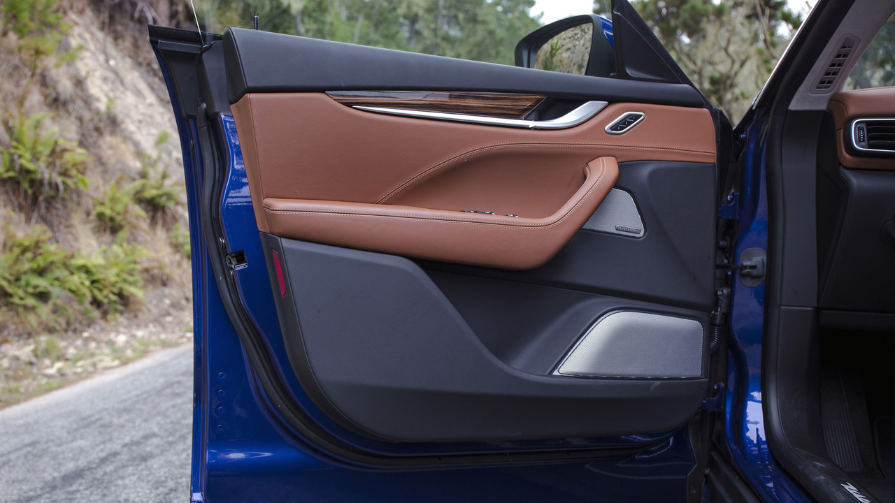 GIÁ XE 5 CHỖ MASERATI LEVANTE CÓ GÌ HAY?.