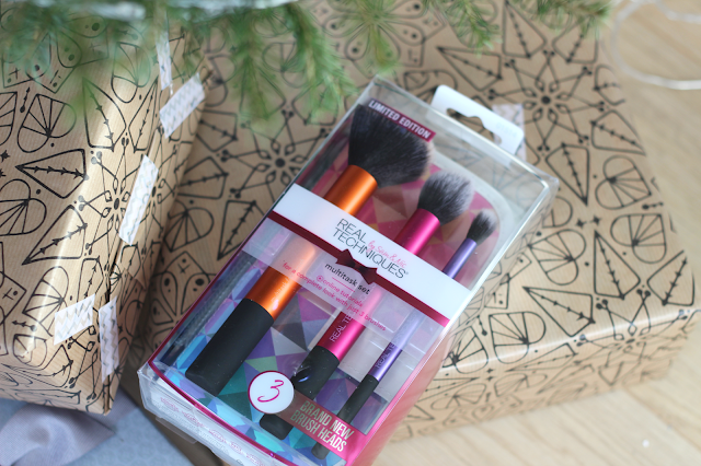 Last Minute Christmas Gift Guide - The Fashion Wonderland real techniques gift set christmas 2016