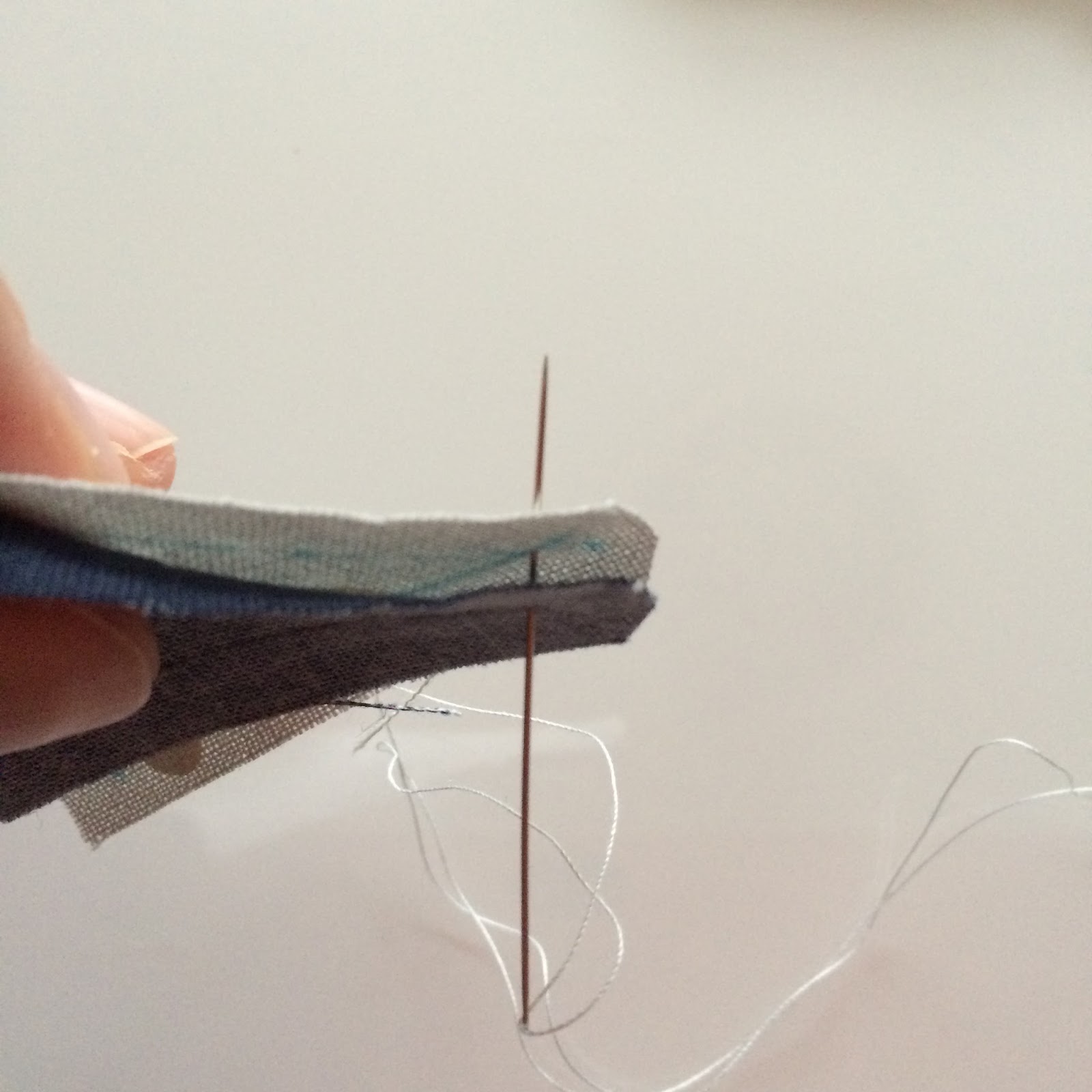 hand piecing a quilt / CHARM ABOUT YOU