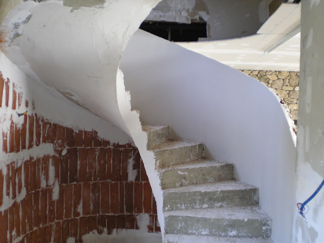 Escalier en brique et plâtre