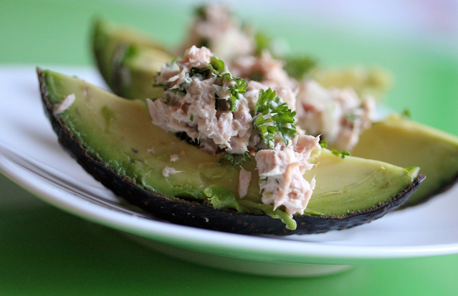Sachen die glücklich machen: Avocadoschiffchen mit Thunfischpaste