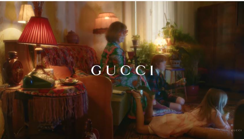 Modella Gucci pubblicità Petra Collins immagina un sogno ungherese per Gucci con Foto - Testimonial Spot Pubblicitario Gucci 2017