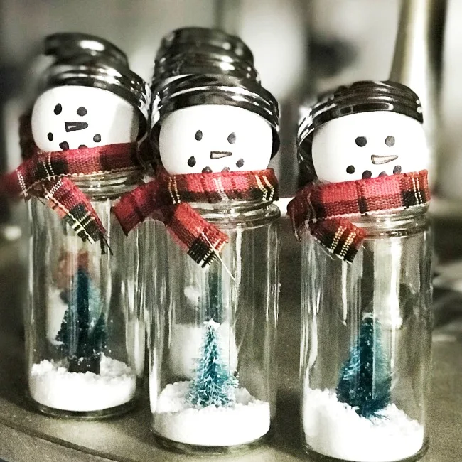 Adorable Snow Globe Style Salt Shaker Snowmen