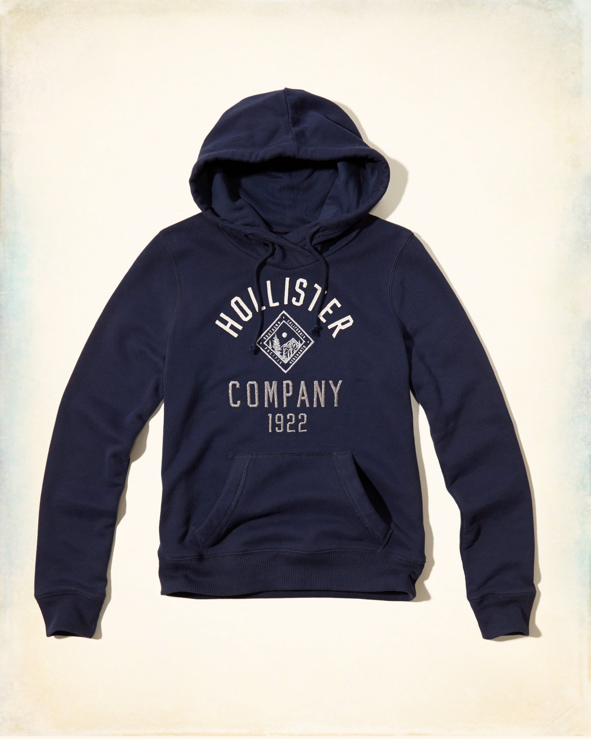 2 filles fauch?�es: 60% de rabais chez Hollister!