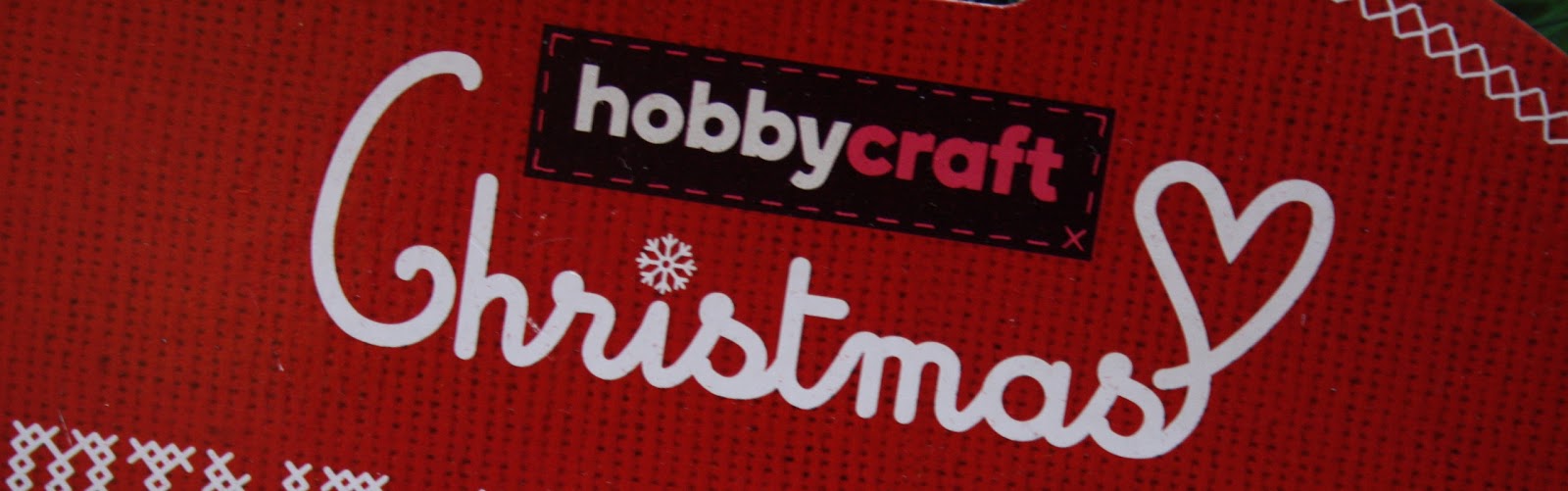LIFESTYLE Make Your Own Christmas Wreath With Hobbycraft / Does