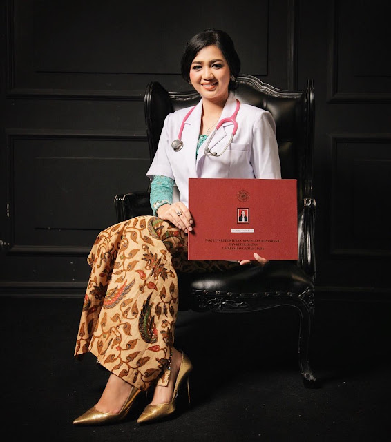 Estelita Liana Dokter Cantik yang lagi viral dickyanyo.com